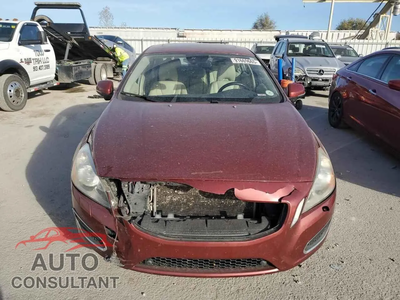 2013 VOLVO S60 Damaged VIN YV1612FH0D2221179 – interior seats