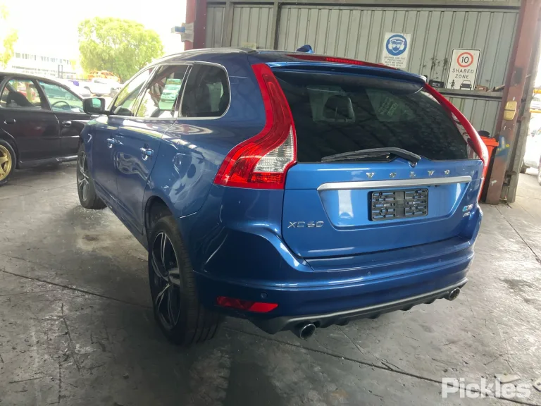 2016 Volvo XC60 Damaged VIN YV1DZ97A6H2005230 – exterior detail
