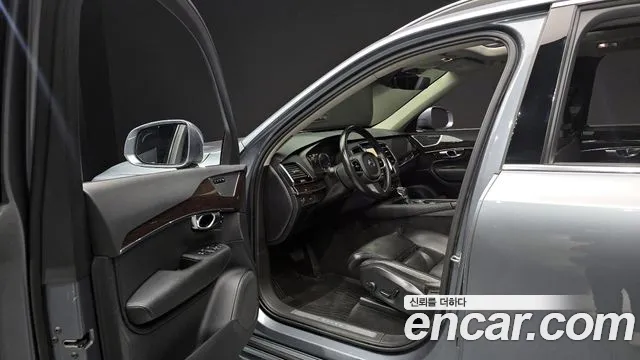 2017 Volvo XC90 2nd Gen D5 Momentum Sold VIN YV1LF68BCH1119188 – interior seats