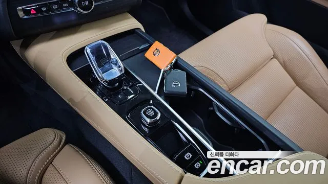 2024 Volvo XC90 2nd Gen T8 Ultimate Bright Hybrid Sold VIN YV1LFH604R1239683 – interior seats