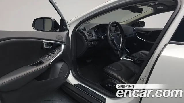 2019 Volvo V40 Cross Country D3 Sold VIN YV1MZ72K0K2183638 – rear exterior