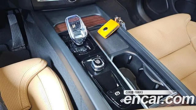 2025 Volvo Xc60 2nd Gen B6 Ultra Bright Sold VIN YV1UZ0627S1106386 – front exterior