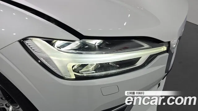 2019 Volvo XC60 2nd Gen D5 Inscription Sold VIN YV1UZ68TCK1180435 – trunk area