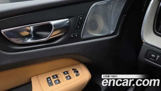 2019 Volvo XC60 2nd Gen D5 Inscription Sold VIN YV1UZ68TCK1314561 – exterior detail