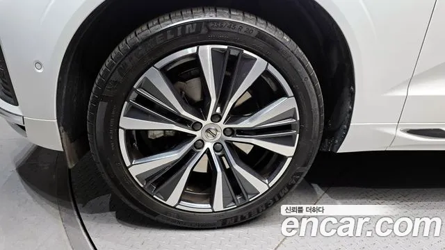 2022 Volvo XC60 2nd Gen T8 Inscription VIN YV1UZBR0DN1995962