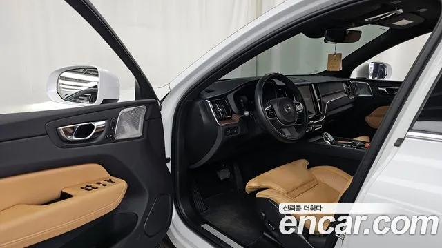 2022 Volvo XC60 2nd Gen B5 Inscription Sold VIN YV1UZL12CN1926534 – exterior detail