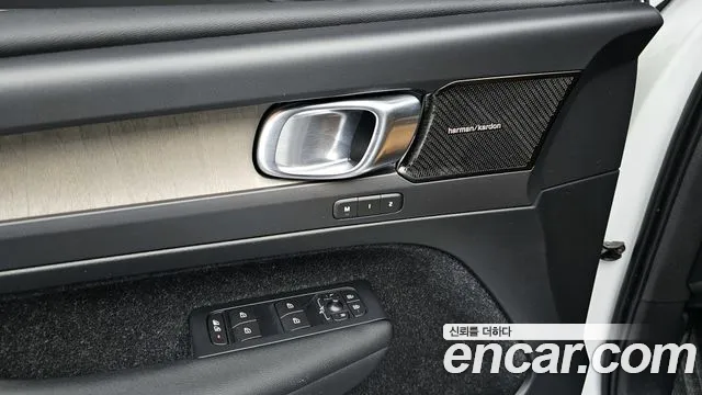 2019 Volvo XC40 T4 Inscription Sold VIN YV1XZACACK2127082 – trunk area 2019 Volvo XC40 T4 Inscription Sold VIN YV1XZACACK2127082 – trunk area