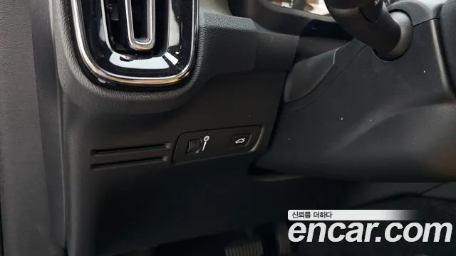2019 Volvo XC40 T4 Inscription Sold VIN YV1XZACACK2148744 – side profile 2019 Volvo XC40 T4 Inscription Sold VIN YV1XZACACK2148744 – side profile