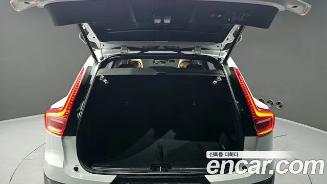 2020 Volvo XC40 T4 Inscription Sold VIN YV1XZACACL2231191 – rear exterior 2020 Volvo XC40 T4 Inscription Sold VIN YV1XZACACL2231191 – rear exterior