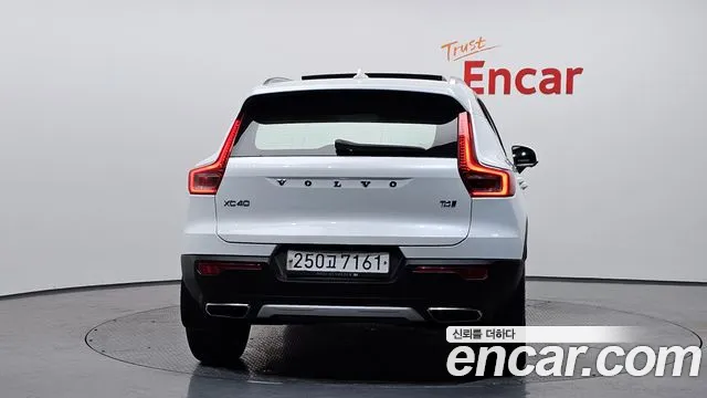 2020 Volvo XC40 T4 Inscription Sold VIN YV1XZACACL2243351 – exterior detail