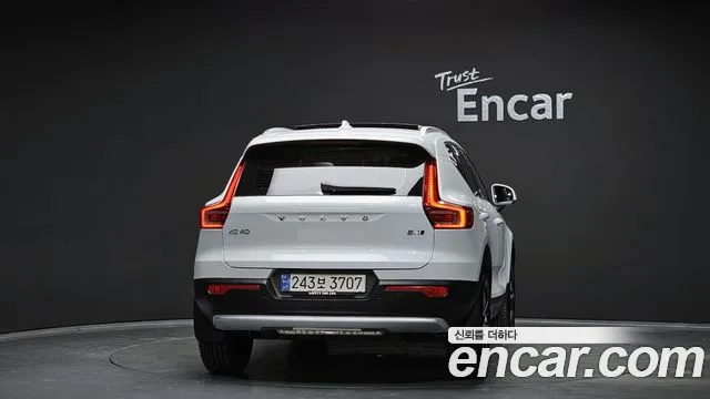 2024 Volvo XC40 B4 Ultimate Bright VIN YV1XZK921R2374861