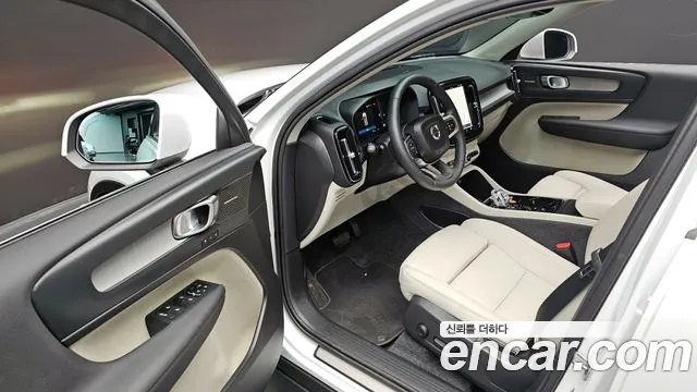 2024 Volvo XC40 B4 Ultimate Bright Sold VIN YV1XZK921R2374861 – exterior detail