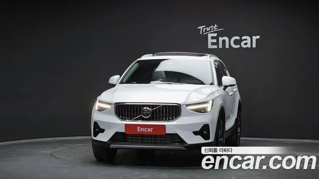 2024 Volvo XC40 B4 Ultimate Bright Sold VIN YV1XZK921R2374861 – trunk area