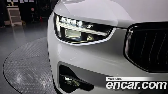2025 Volvo Xc40 B4 Ultra Bright Sold VIN YV1XZK921S2536705 – front exterior