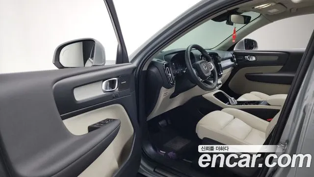 2024 Volvo XC40 B4 Ultimate Bright Sold VIN YV1XZK923R2265396 – trunk area