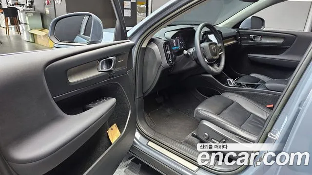 2023 Volvo XC40 B4 Ultimate Bright Sold VIN YV1XZK926P2028804 – dashboard