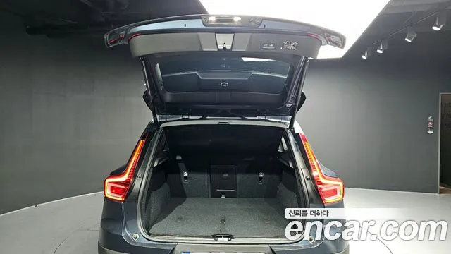 2021 Volvo XC40 B4 Inscription Sold VIN YV1XZK92CM2537462 – trunk area 2021 Volvo XC40 B4 Inscription Sold VIN YV1XZK92CM2537462 – trunk area
