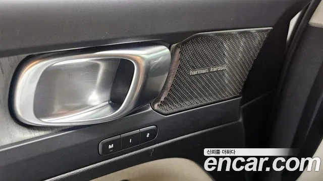 2023 Volvo XC40 B4 Ultimate Bright Sold VIN YV1XZK92XP2933059 – interior seats