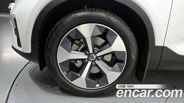 2023 Volvo XC40 B4 Ultimate Bright Sold VIN YV1XZK92XP2933059 – trunk area