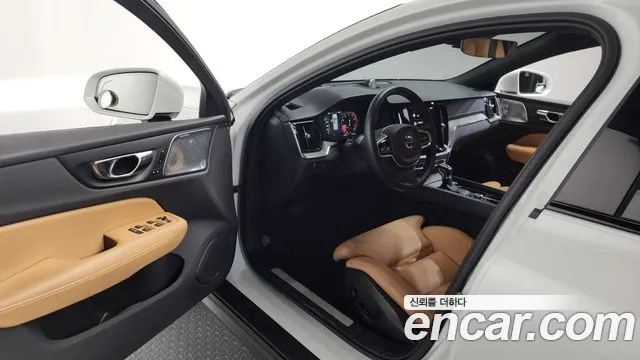 2020 Volvo V60 Cross Country 2nd Gen T5 Pro AWD Sold VIN YV1ZZ102CL1044855 – exterior detail