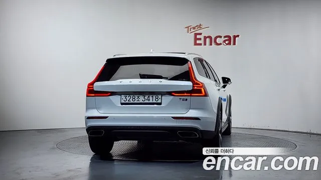 2020 Volvo V60 Cross Country 2nd Gen T5 Pro AWD Sold VIN YV1ZZ102CL1044855 – trunk area