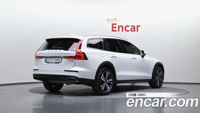 2021 Volvo V60 Cross Country 2nd Gen B5 Pro AWD Sold VIN YV1ZZL12CM1065446 – exterior detail