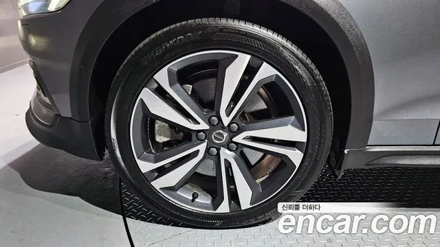 2021 Volvo V60 Cross Country 2nd Gen B5 Pro AWD Sold VIN YV1ZZL12CM1074022 – rear exterior