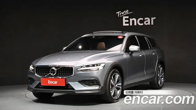2021 Volvo V60 Cross Country 2nd Gen B5 Pro AWD Sold VIN YV1ZZL12CM1074022 – dashboard