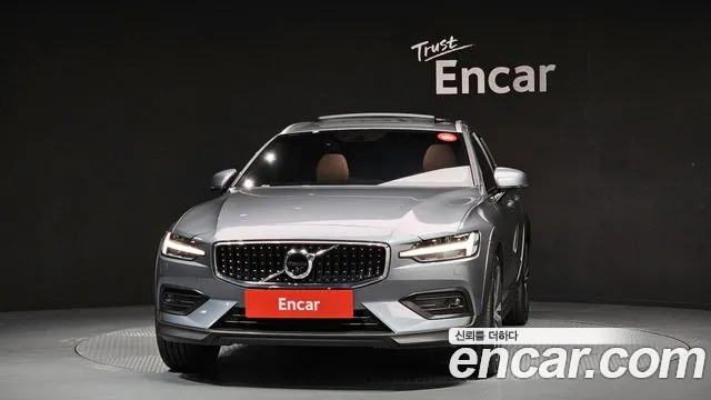 2021 Volvo V60 Cross Country 2nd Gen B5 Pro AWD Sold VIN YV1ZZL12CM1074022 – photo 13
