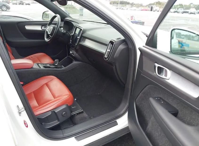 2019 VOLVO XC40 Used VIN YV4162UK9K2059076 – odometer reading