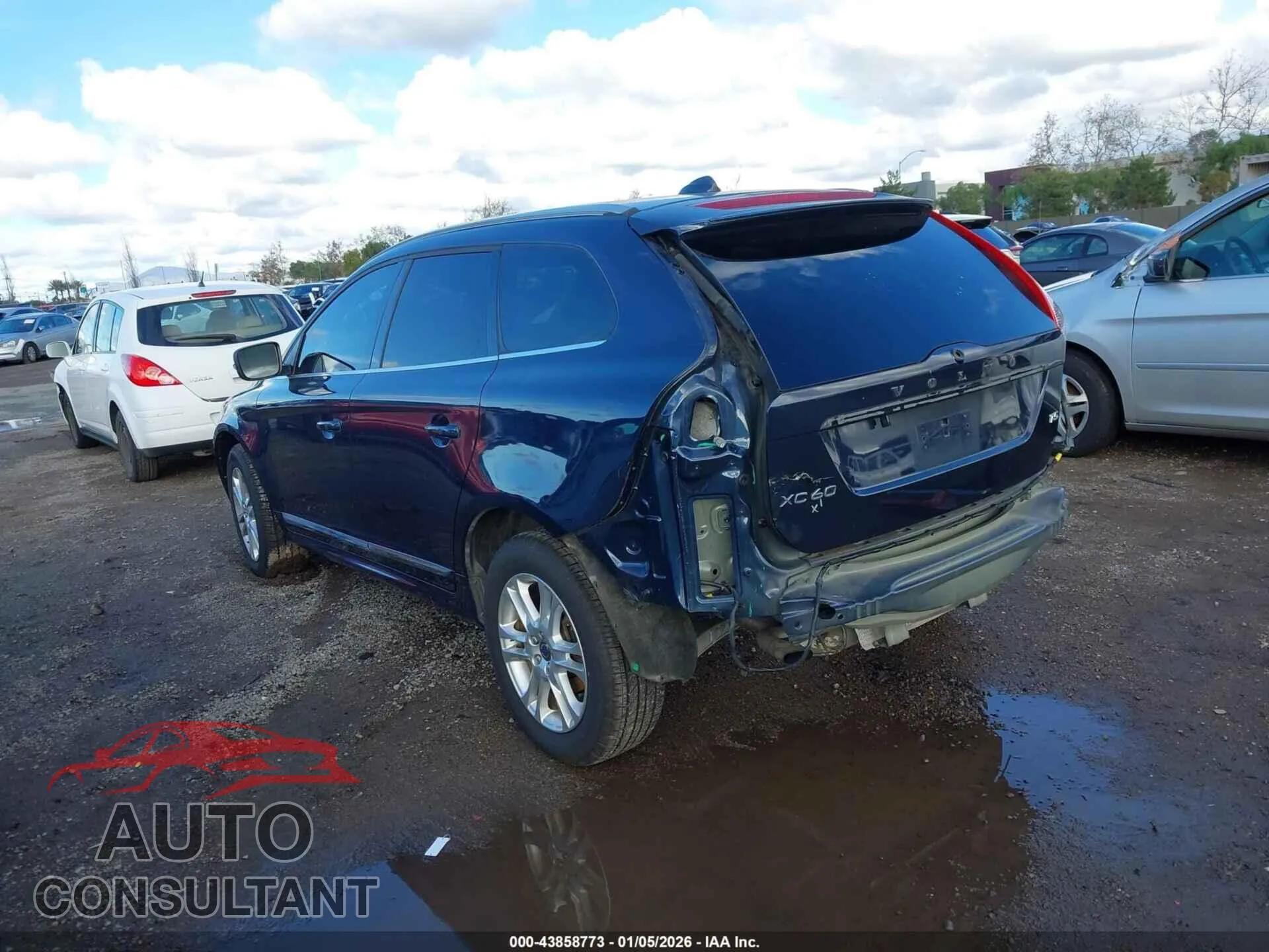2015 VOLVO XC60 Damaged VIN YV440MDK0F2714418 – side profile