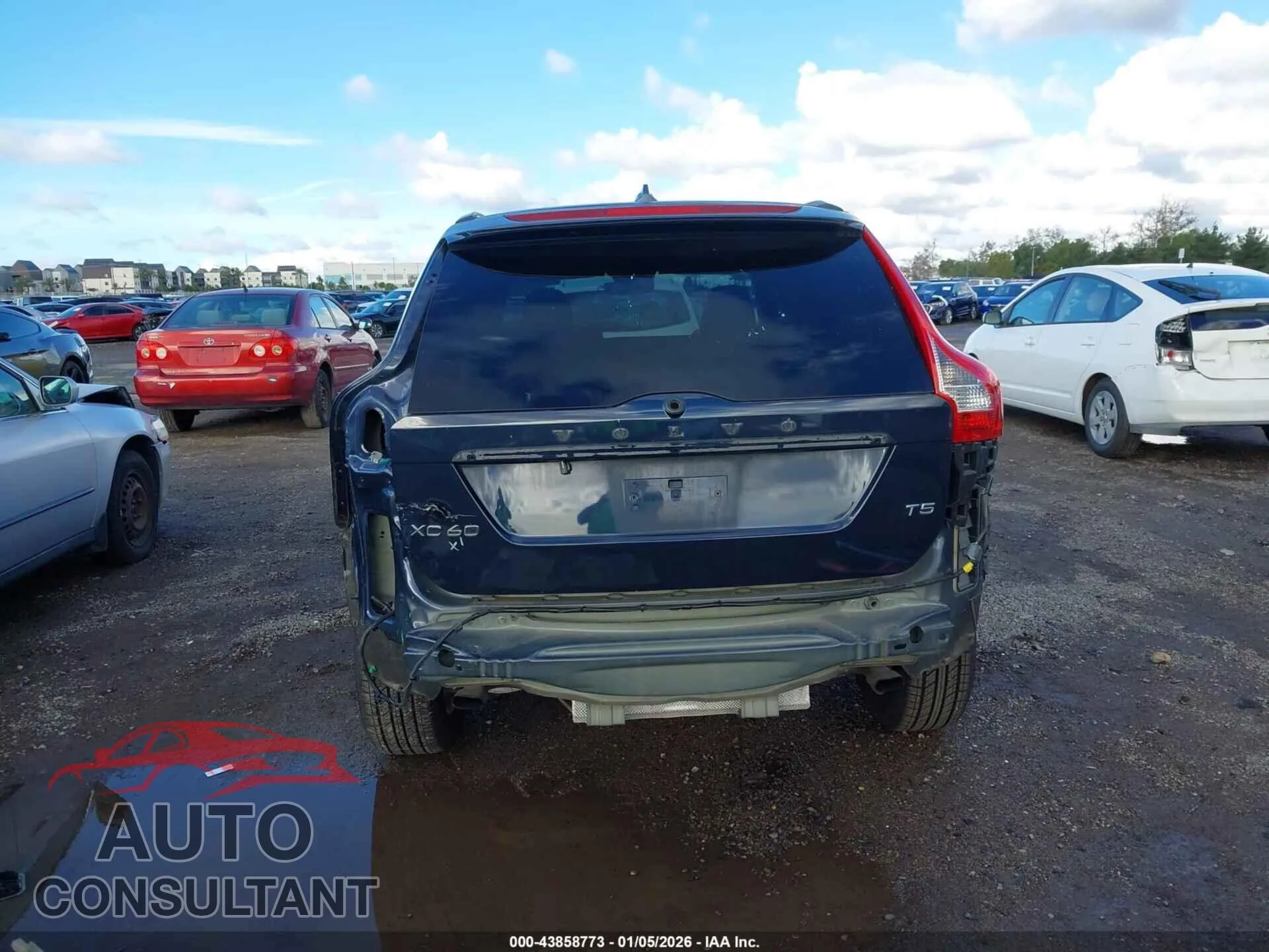 2015 VOLVO XC60 Damaged VIN YV440MDK0F2714418 – engine bay