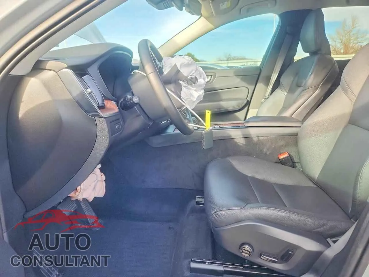 2024 VOLVO XC60 PLUS Damaged VIN YV4H60DL1R1792752 – exterior detail