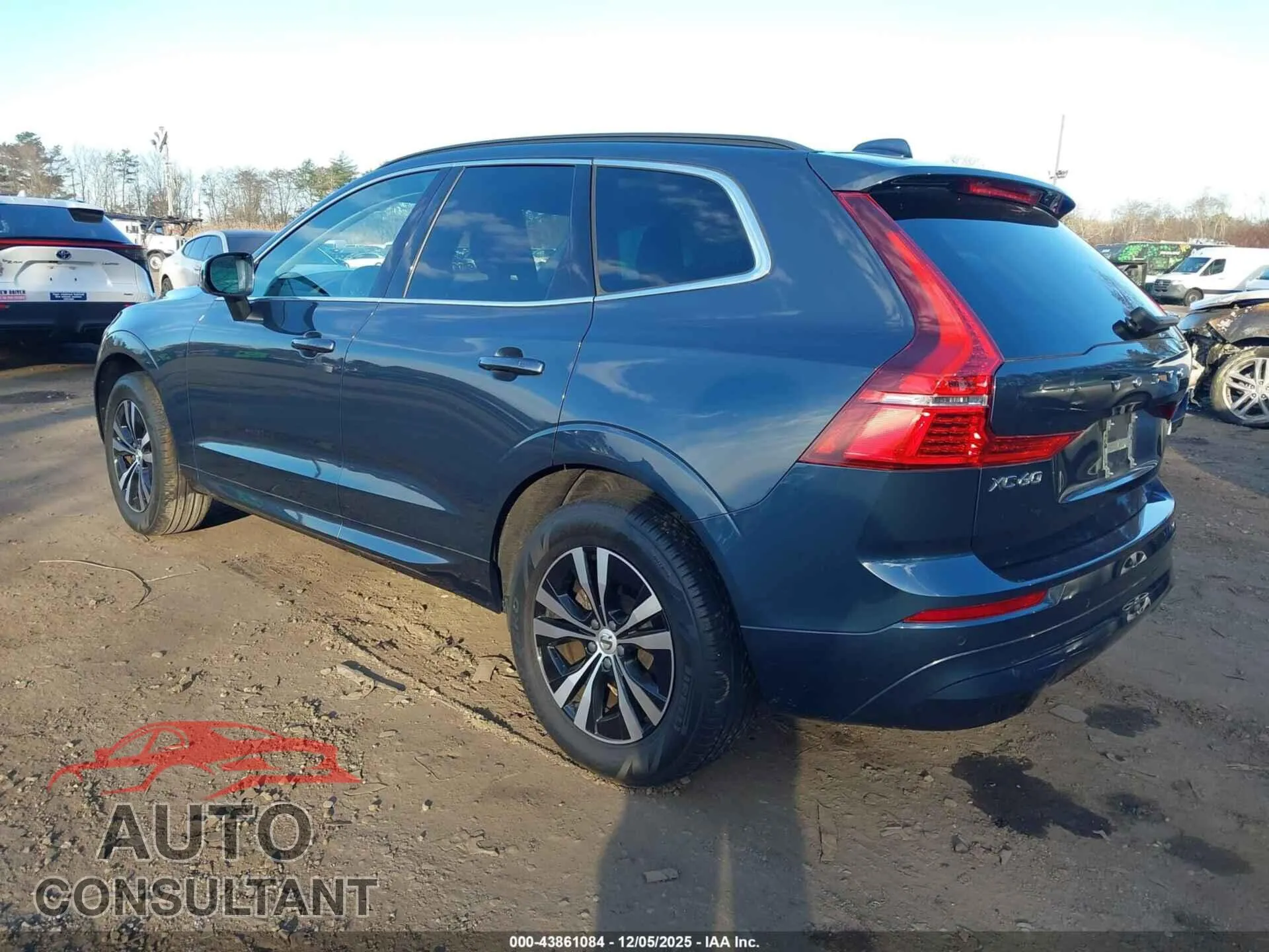 2023 VOLVO XC60 Damaged VIN YV4L12RV5P1322980 – side profile