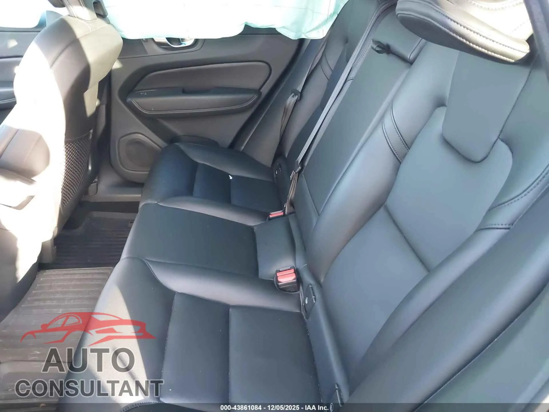 2023 VOLVO XC60 Damaged VIN YV4L12RV5P1322980 – undercarriage