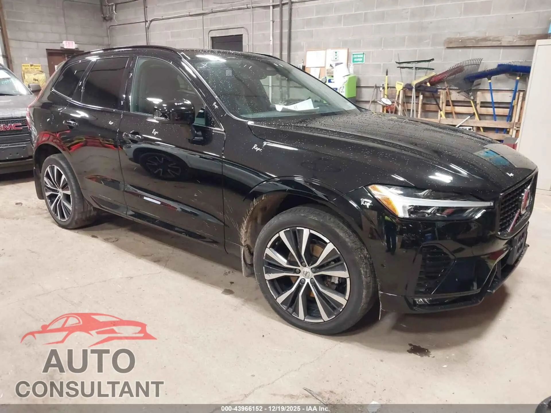 2023 VOLVO XC60 VIN YV4L12RW7P1288940