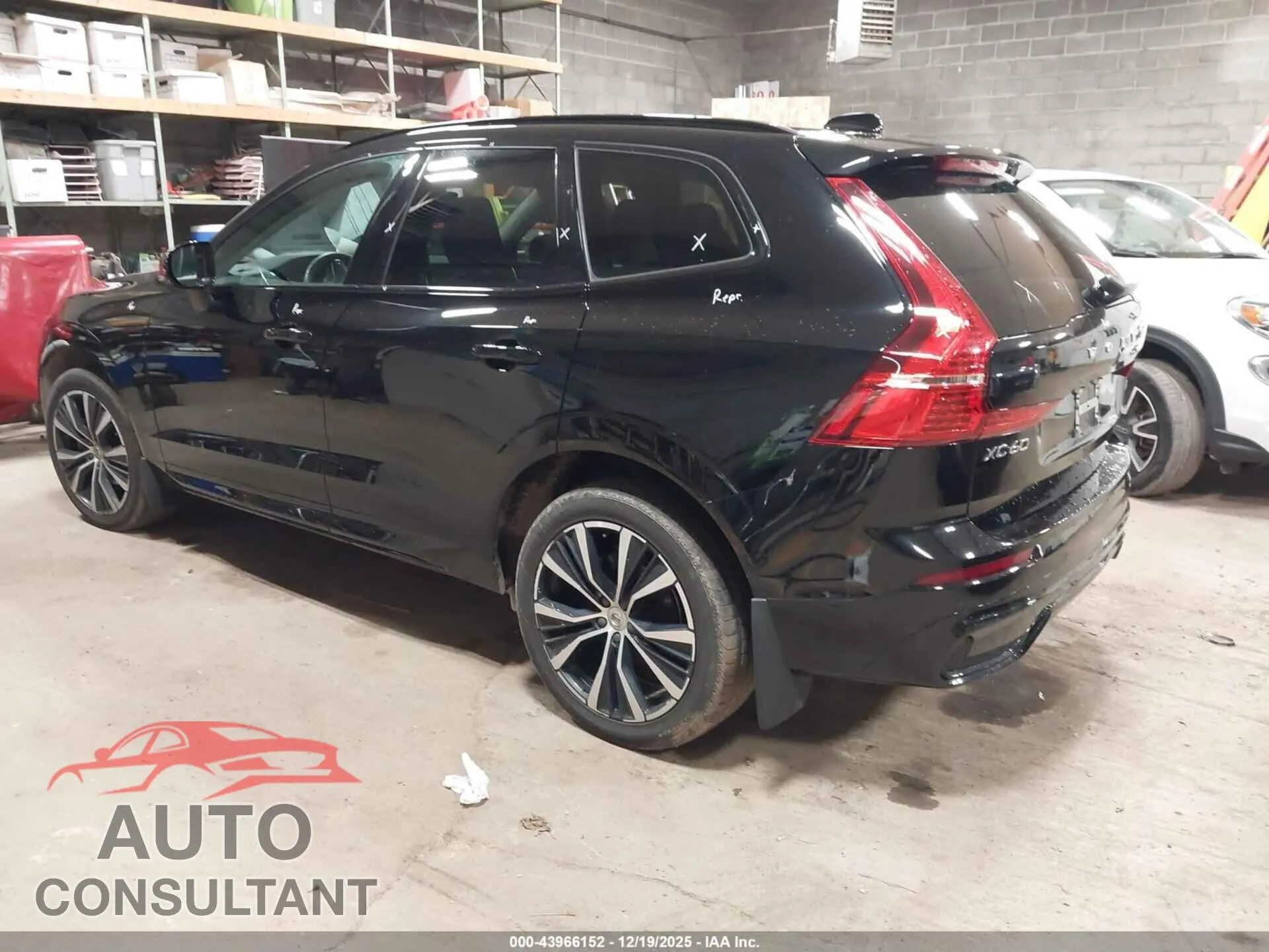 2023 VOLVO XC60 Damaged VIN YV4L12RW7P1288940 – side profile