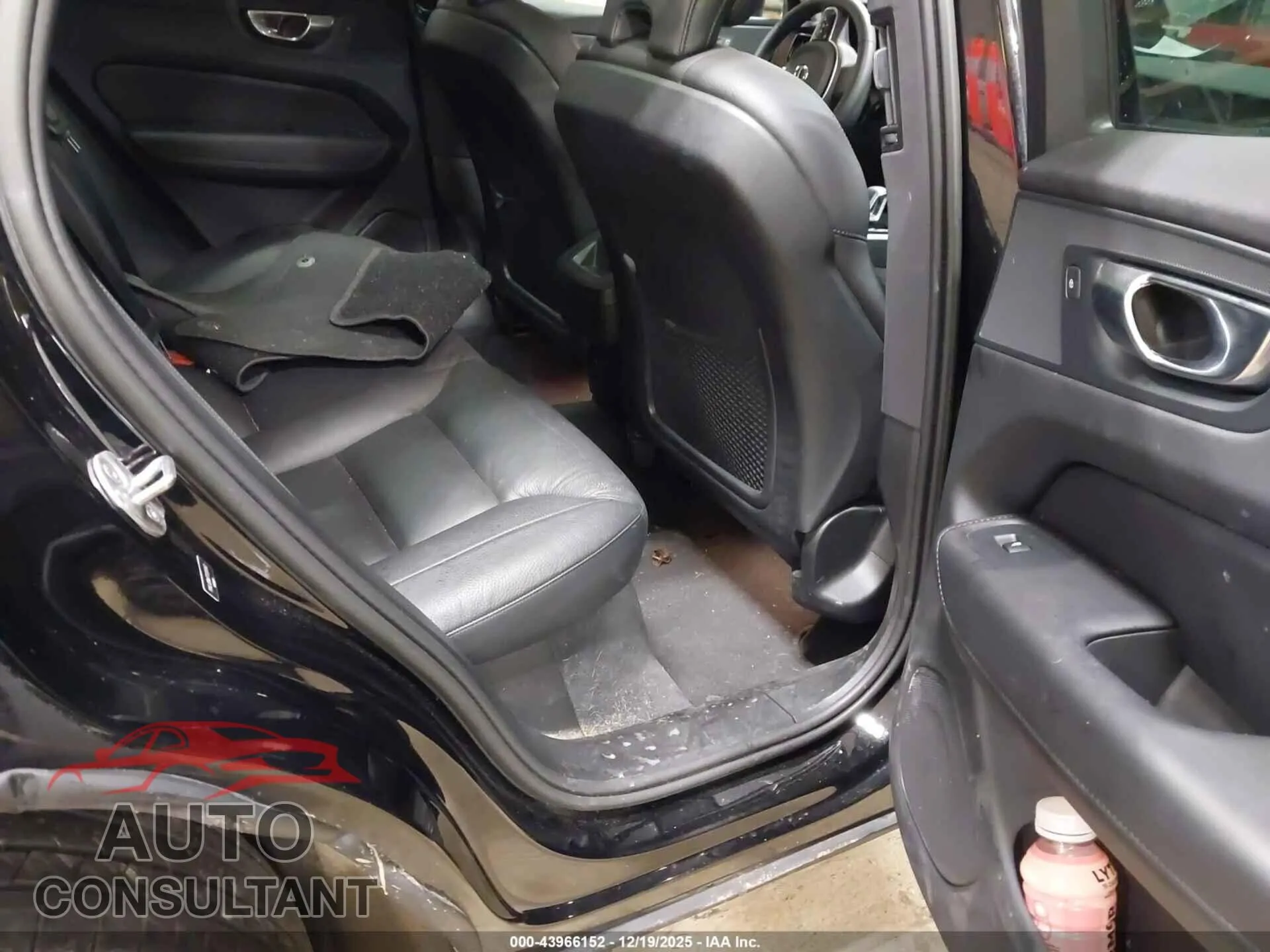 2023 VOLVO XC60 Damaged VIN YV4L12RW7P1288940 – undercarriage
