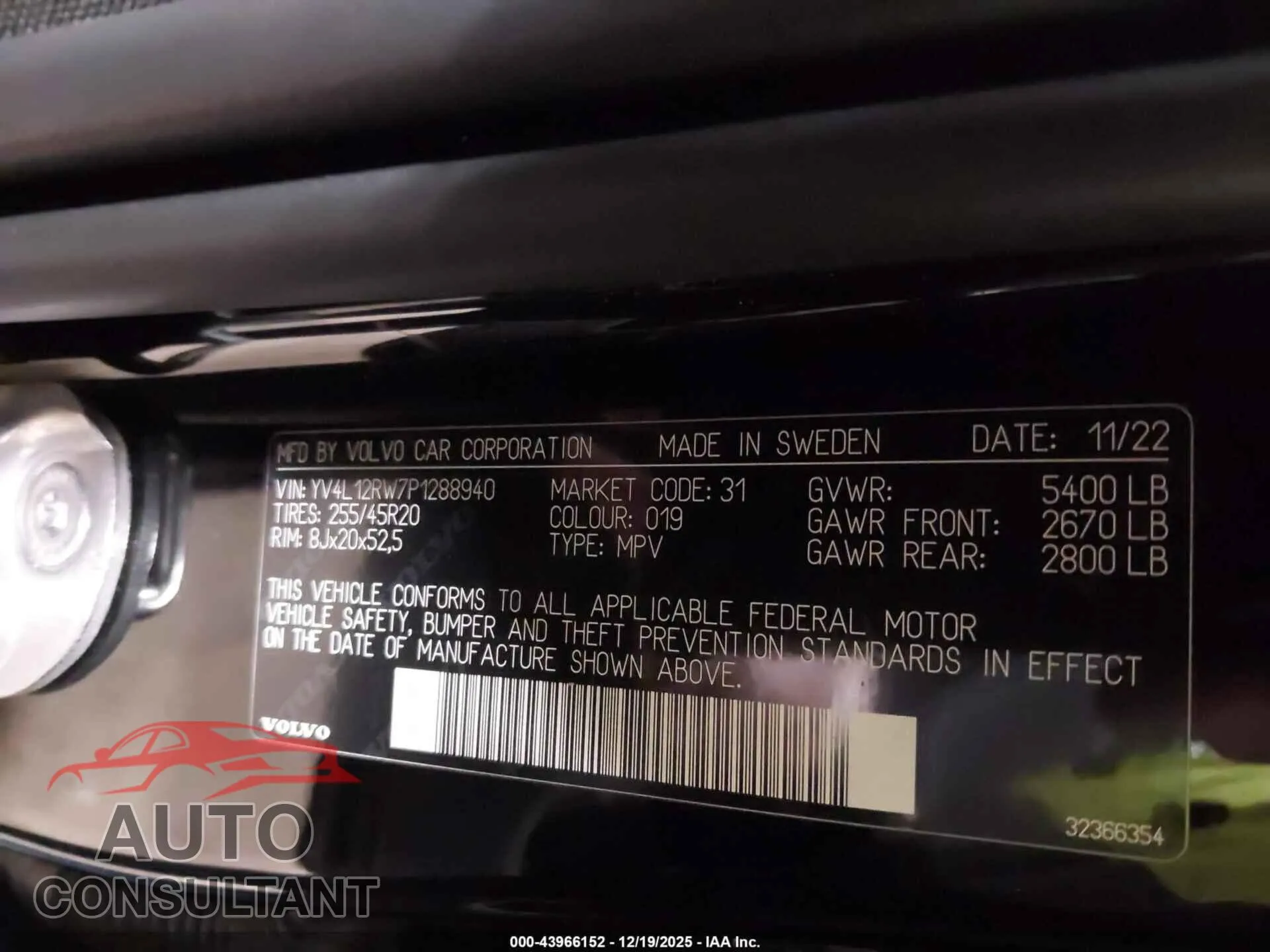 2023 VOLVO XC60 Damaged VIN YV4L12RW7P1288940 – trunk area