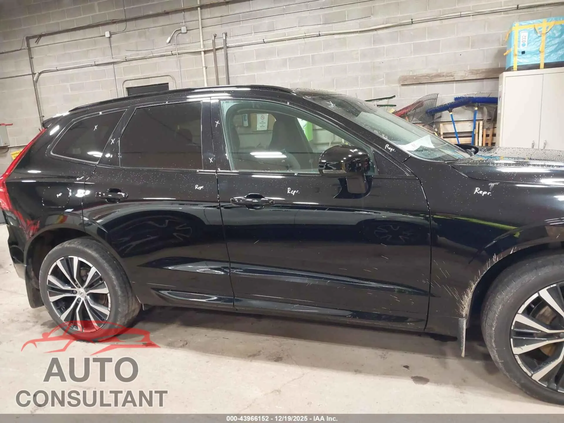 2023 VOLVO XC60 Damaged VIN YV4L12RW7P1288940 – photo 13