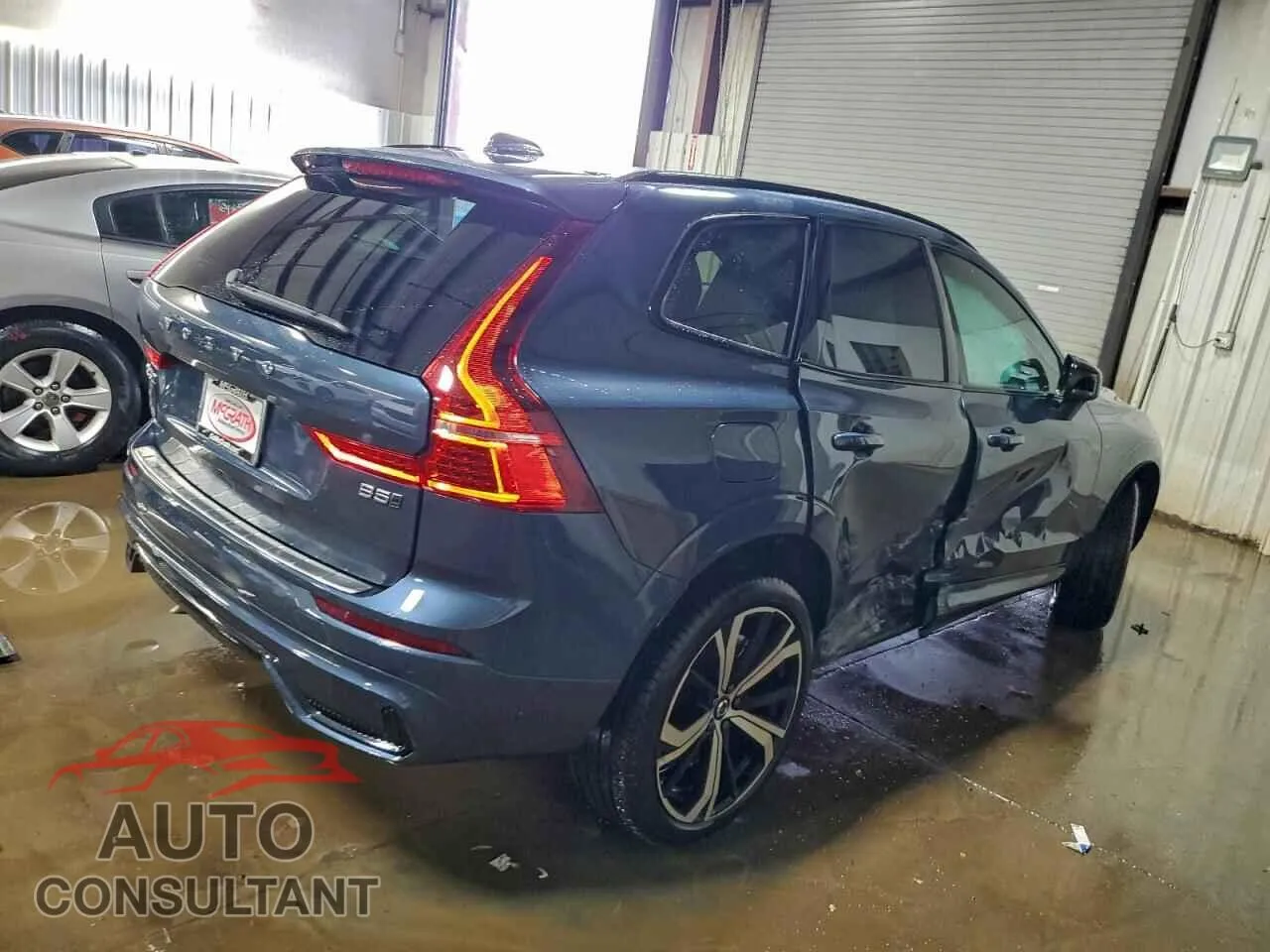 2025 VOLVO XC60 ULTRA Damaged VIN YV4M12RM4S1140370 – side profile