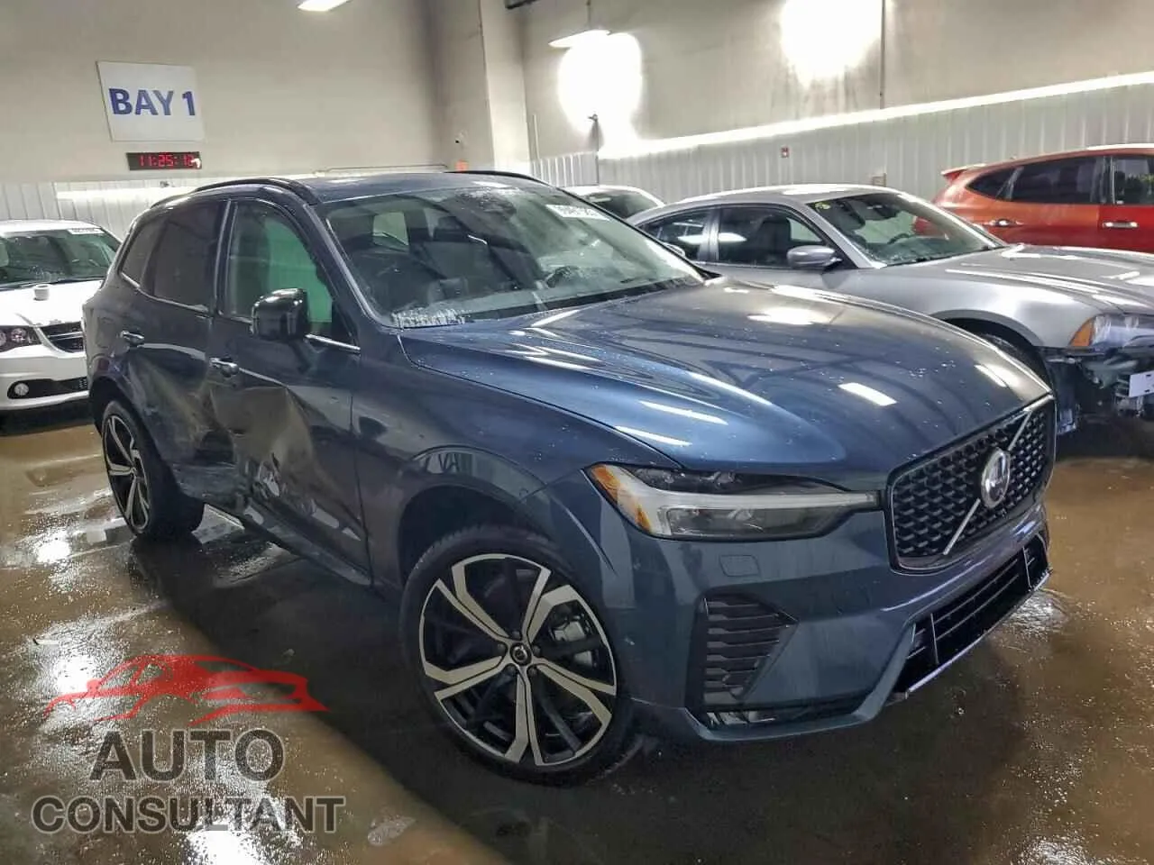 2025 VOLVO XC60 ULTRA Damaged VIN YV4M12RM4S1140370 – dashboard