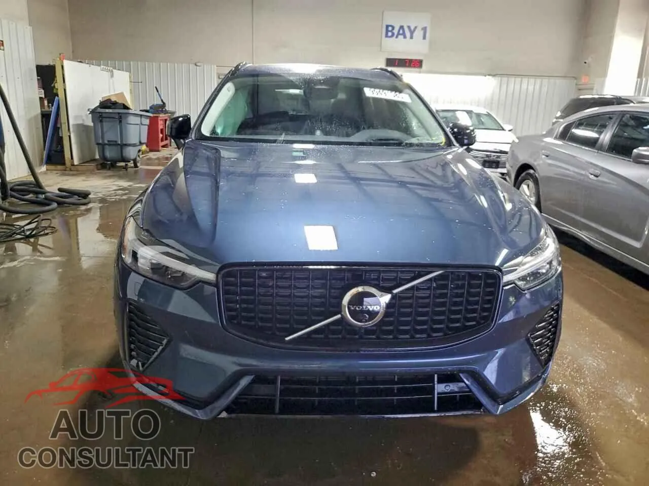 2025 VOLVO XC60 ULTRA Damaged VIN YV4M12RM4S1140370 – interior seats