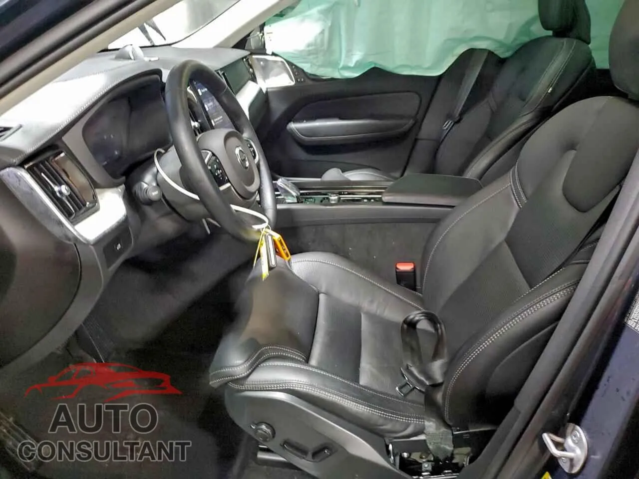 2025 VOLVO XC60 ULTRA Damaged VIN YV4M12RM4S1140370 – exterior detail