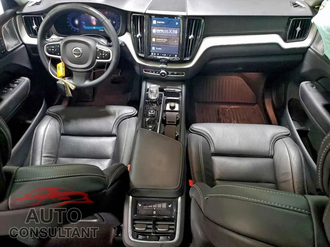 2025 VOLVO XC60 ULTRA Damaged VIN YV4M12RM4S1140370 – undercarriage