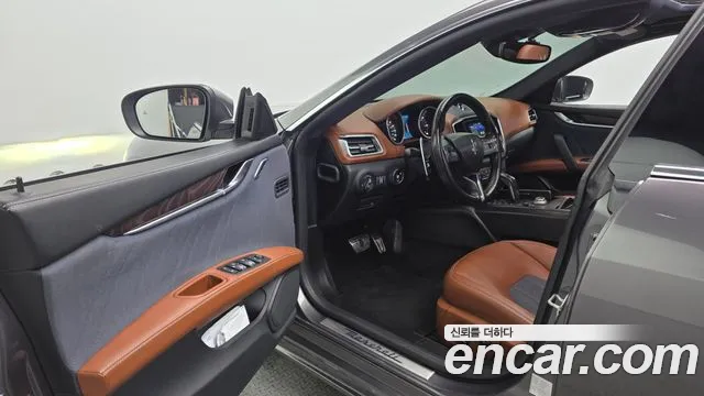 2019 Maserati Ghibli 3.0 Diesel GranLusso Sold VIN ZAM57TSG1K1317131 – interior seats