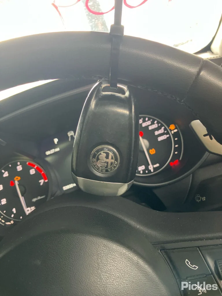 2019 Alfa Romeo Giulia Damaged VIN ZAREAELN4K7607042 – side profile