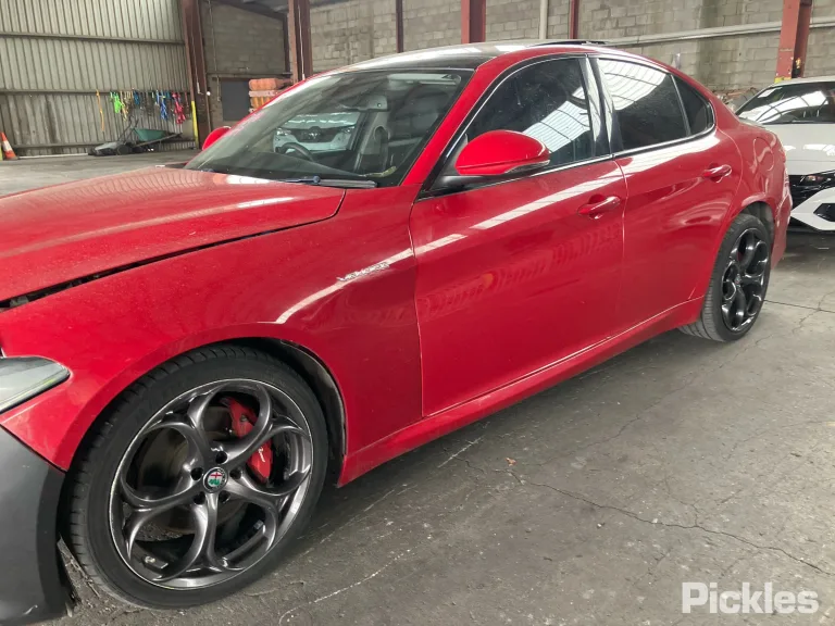 2019 Alfa Romeo Giulia Damaged VIN ZAREAELN4K7607042 – trunk area