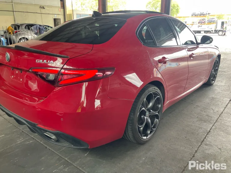 2019 Alfa Romeo Giulia Damaged VIN ZAREAELN4K7607042 – odometer reading