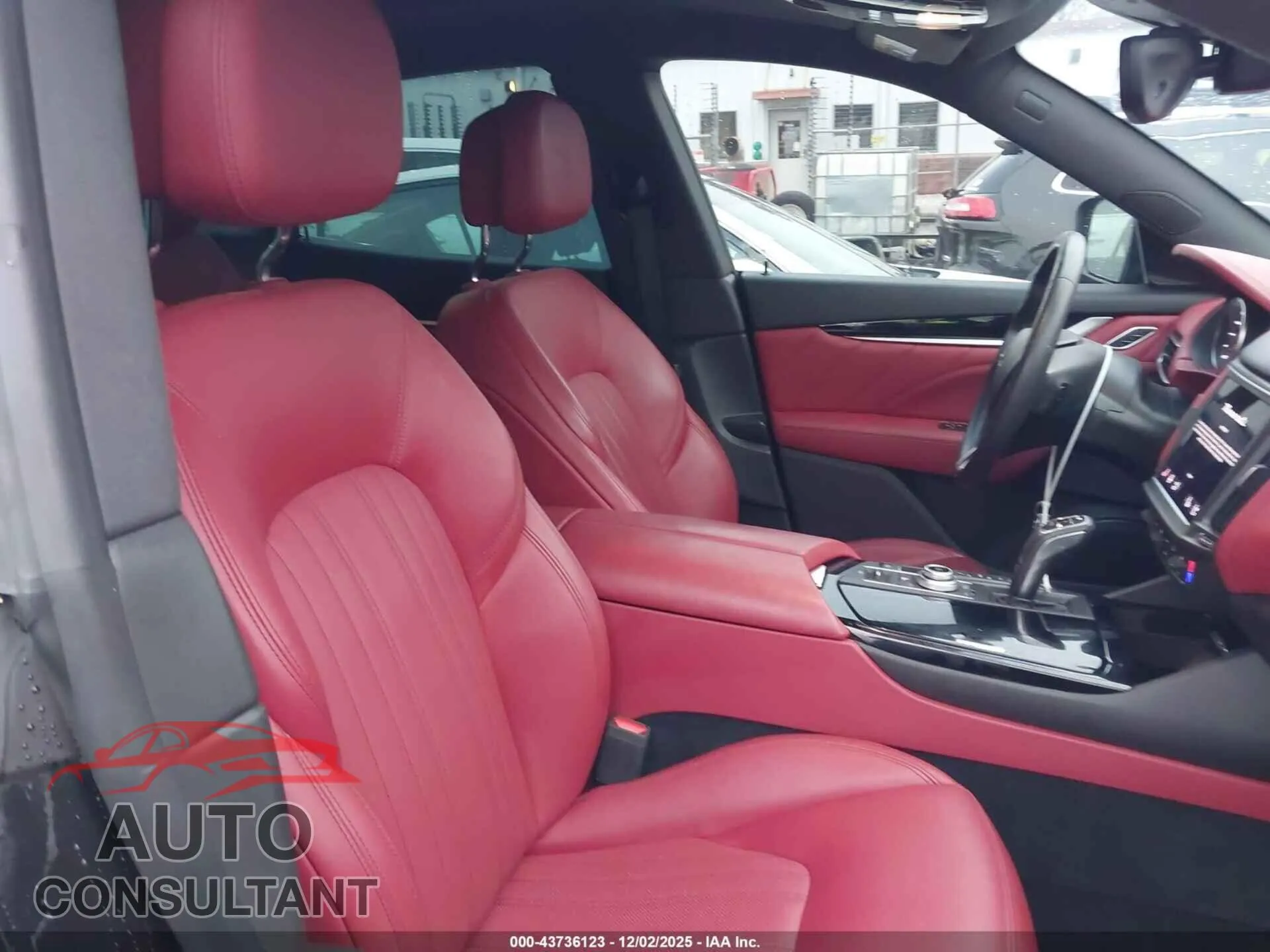 2022 MASERATI LEVANTE Damaged VIN ZN661XUA8NX388322 – interior seats